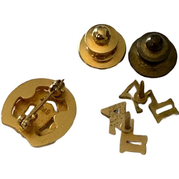 Vintage Delta Sigma Pi Gold Tone Skull Badge Pin w/ Rhinestone Eyes - Lot of 3 - Picture 6 of 10